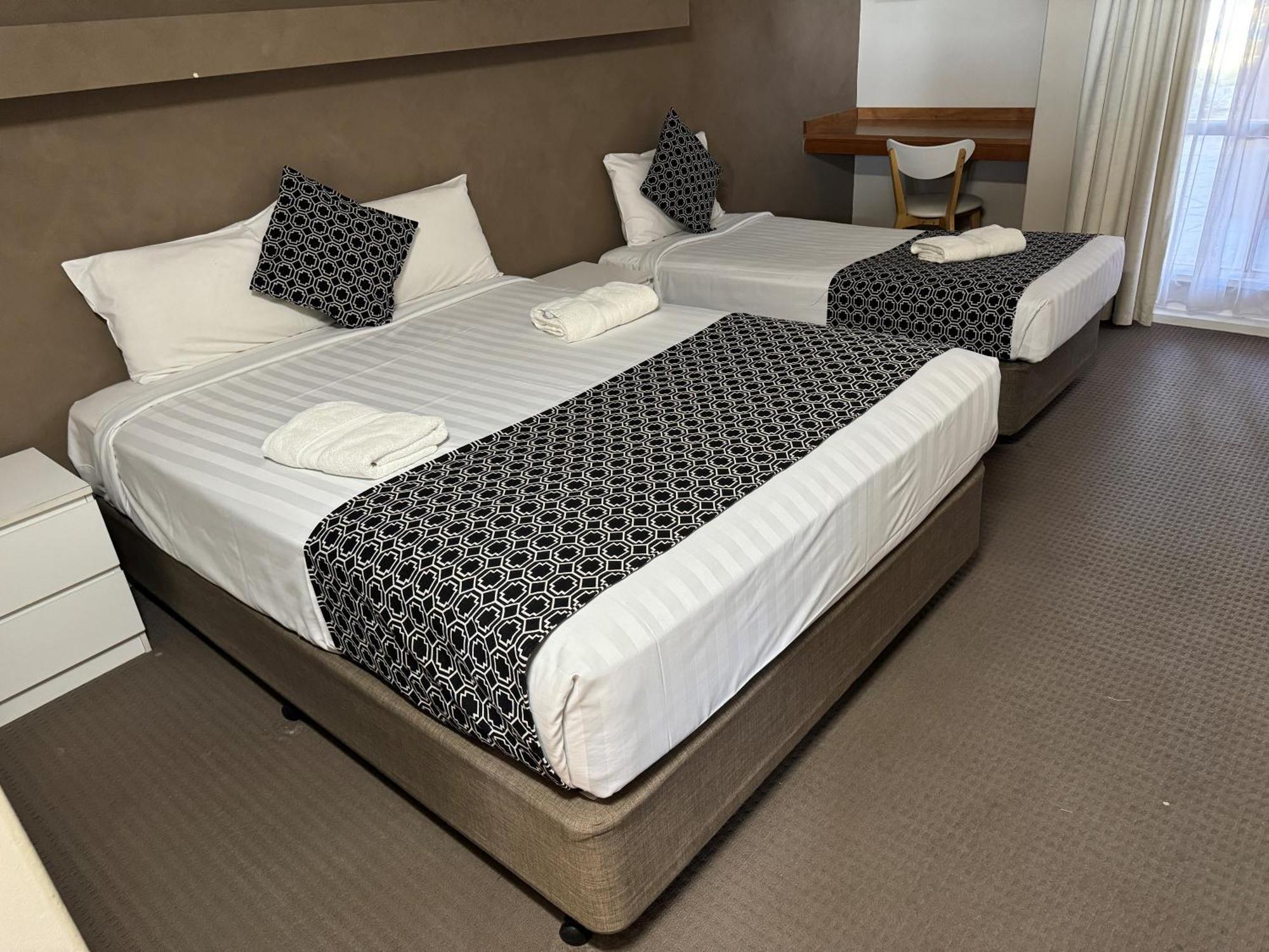 Mid City Plantation Motel Mildura Bagian luar foto