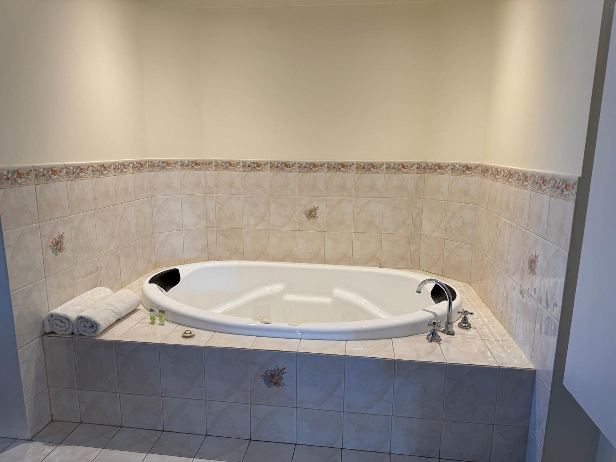 Mid City Plantation Motel Mildura Bagian luar foto
