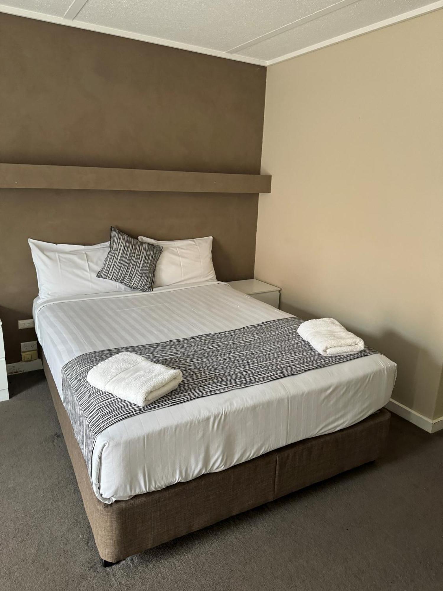 Mid City Plantation Motel Mildura Bagian luar foto