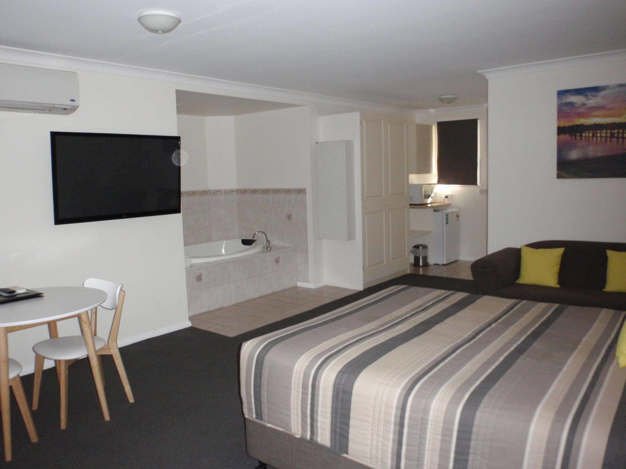 Mid City Plantation Motel Mildura Bagian luar foto