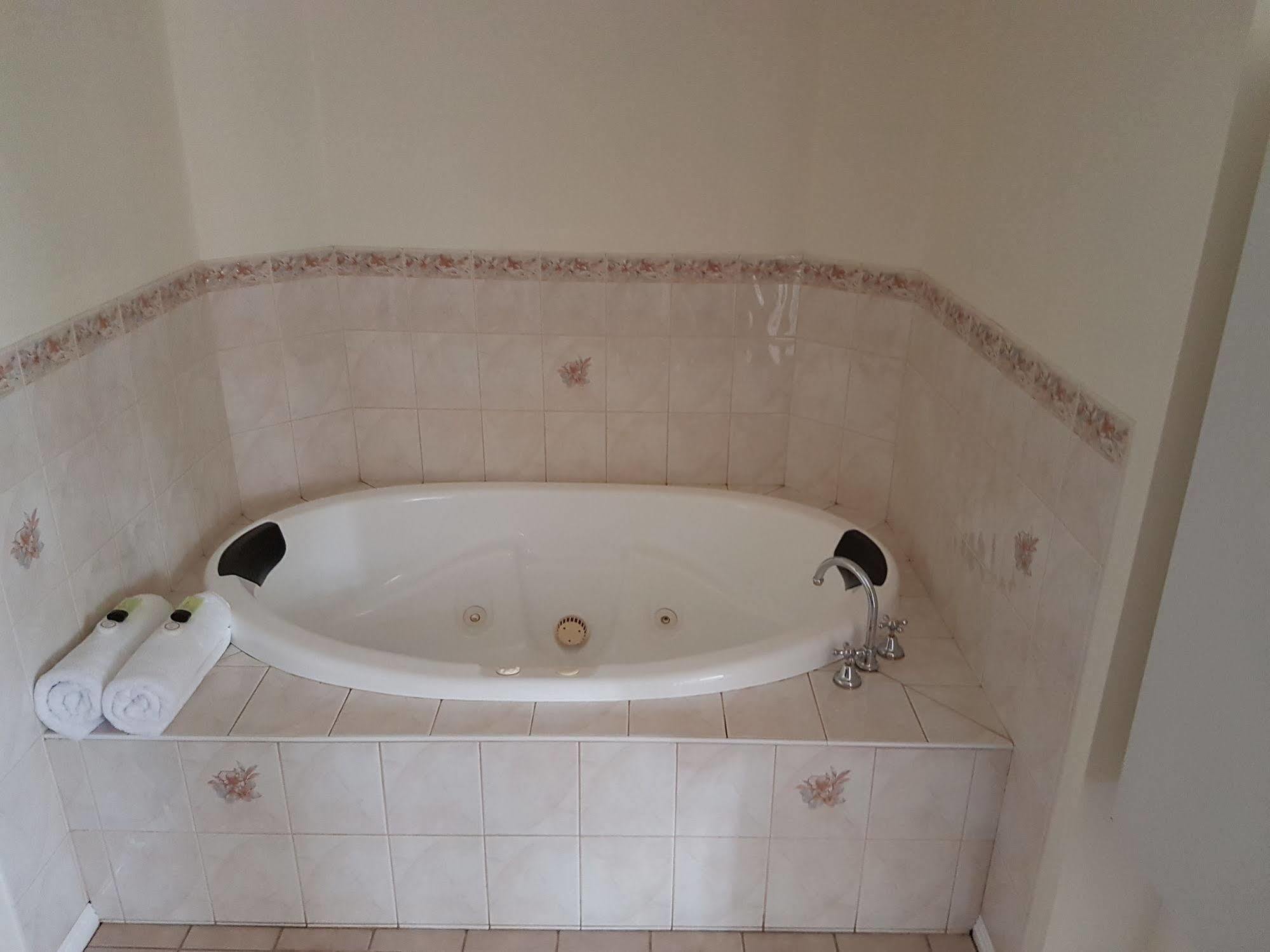 Mid City Plantation Motel Mildura Bagian luar foto